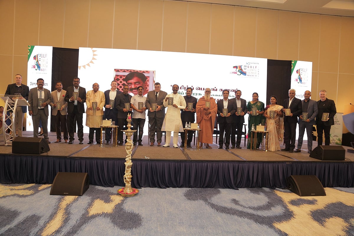 ஆங்கில மொழியில் வெளியானது வைரமுத்துவின் 'கள்ளிக்காட்டு இதிகாசம்' - குவியும் வாழ்த்துகள் !