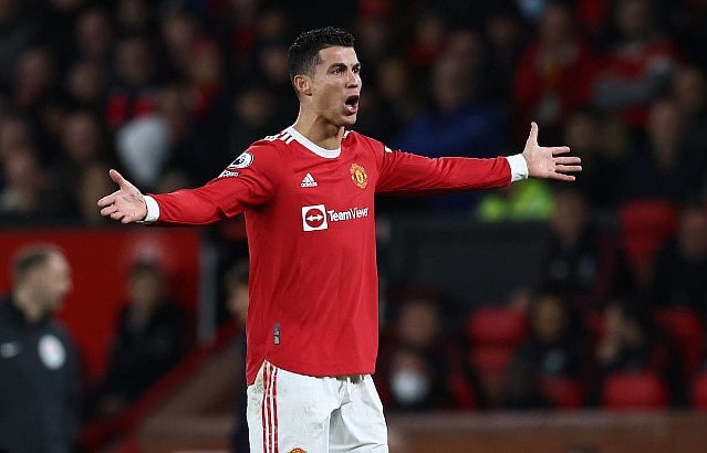 இனி நீங்க தேவையில்லை.. Manchester United அணியிலிருந்து வெளியேற்றப்பட்ட ரொனால்டோ.. ரசிகர்கள் அதிர்ச்சி!