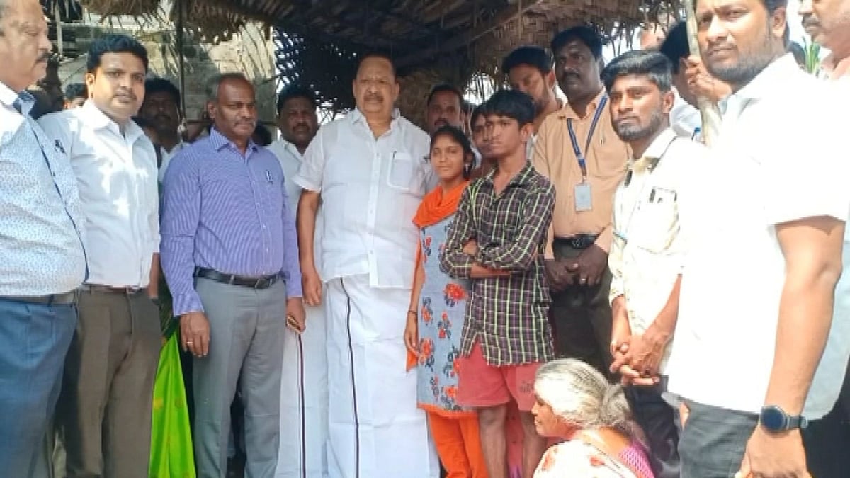 தந்தை மரணம்.. படுத்த படுக்கையான தாய்: குடும்ப பாரத்தை சுமந்த மாணவியின் வாழ்வில் ஒளியேற்றிய அமைச்சர்!