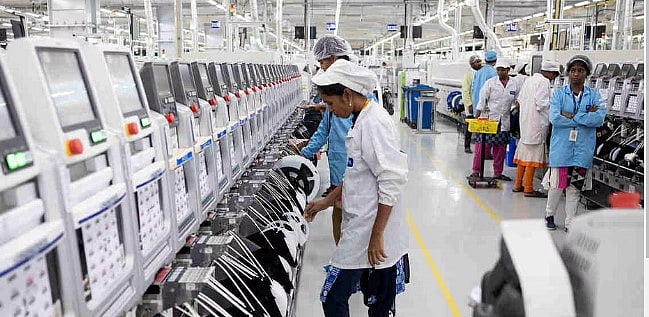 தமிழ்நாட்டில்  IPhone தொழிற்சாலை.. எந்த மாவட்டத்தில் அமைகிறது தெரியுமா?.. அமைச்சர் சொன்ன 'நச்' தகவல்!