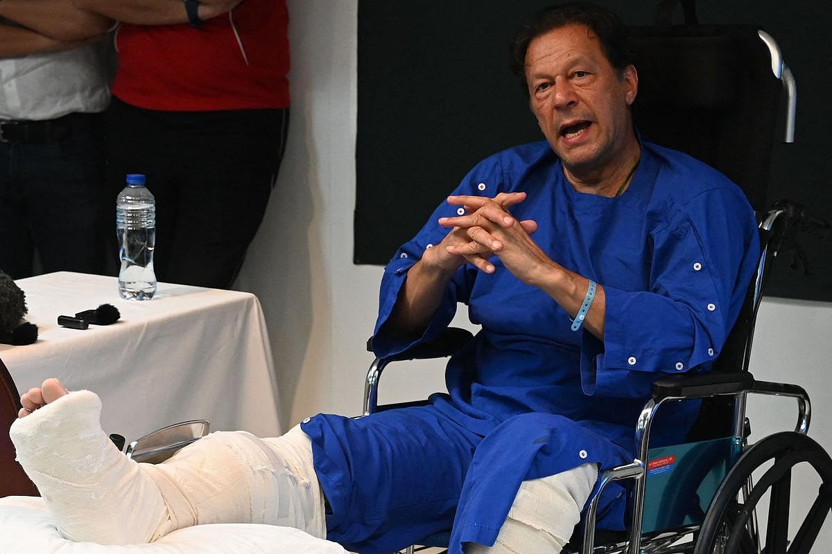 “மொத்தம் நான்கு தோட்டாக்கள் என்னை தாக்கியது..” வீல் சேரில் அமர்ந்துகொண்டு இம்ரான் கான் அளித்த பேட்டி !