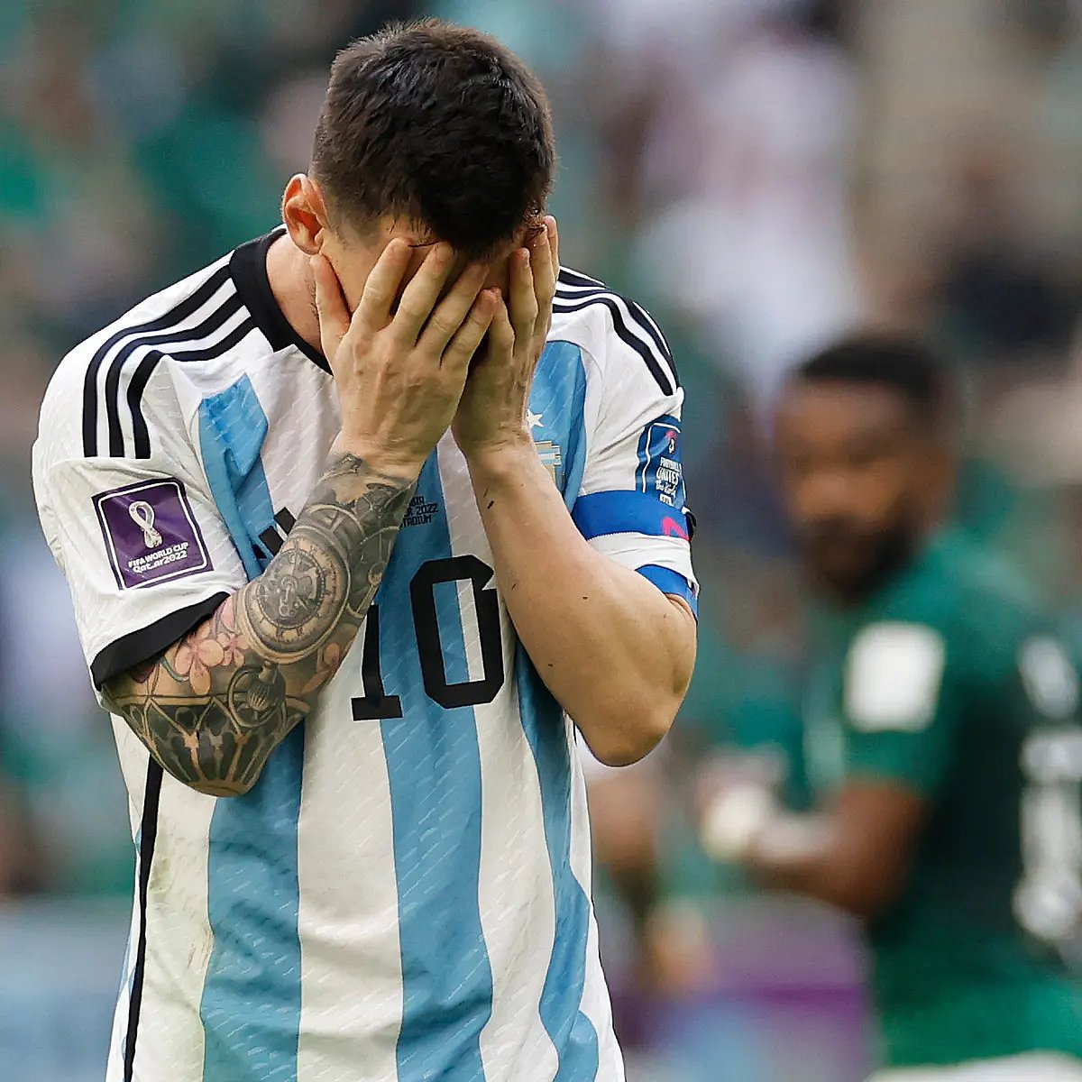 அர்ஜென்டினா அணியை தனியொருவனாக தலையில் சுமக்கும் மெஸ்ஸி.. #ARGvsMEX போட்டியில் நடந்தது என்ன ?