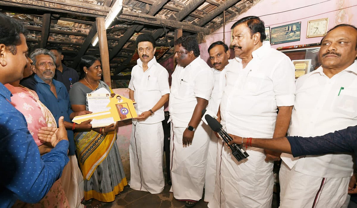 ஓட்டு வீட்டில் வாழ்ந்த இந்திய ஹாக்கி அணி வீரர்.. அடுக்குமாடி குடியிருப்பில் வீடு வழங்கிய முதலமைச்சர்!