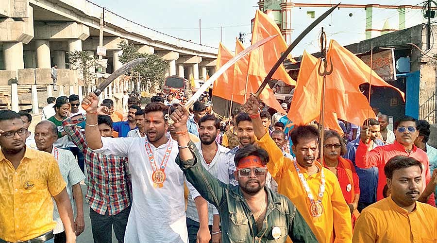 பெயரின் பின்வரும் மதத்தின் அடையாளம் எதை குறிக்கிறது ? உரையாடலில் மதம் வருவது சரியா தவறா?