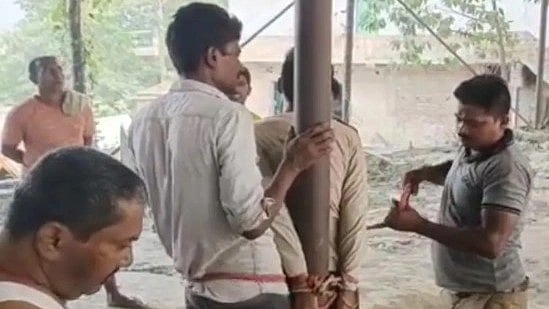 100 கிலோ இரும்பை திருடிய இளைஞர்கள்.. 1 மணி நேரம் கம்பத்தில் கட்டி வைத்து அடித்த ஊர்மக்கள்!