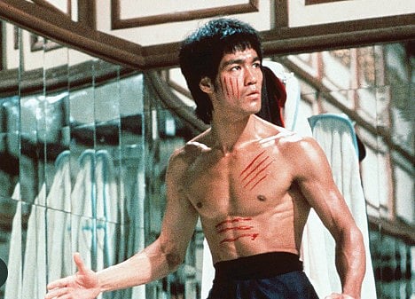 அதிகமாக தண்ணீர் குடித்ததே காரணம்.. புரூஸ் லீ மரணத்தில் 50 ஆண்டுக்குப் பிறகு வெளியான பரபரப்பு தகவல்!