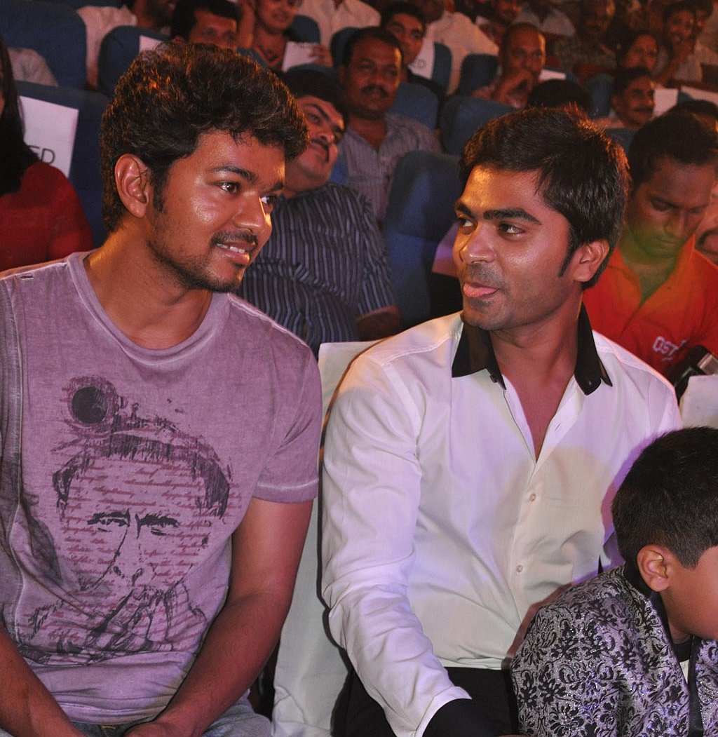 'வாரிசு' Update : விஜய் படத்தில் இணைந்த சிம்பு.. இருதரப்பு ரசிகர்களும் கொண்டாட்டம் !