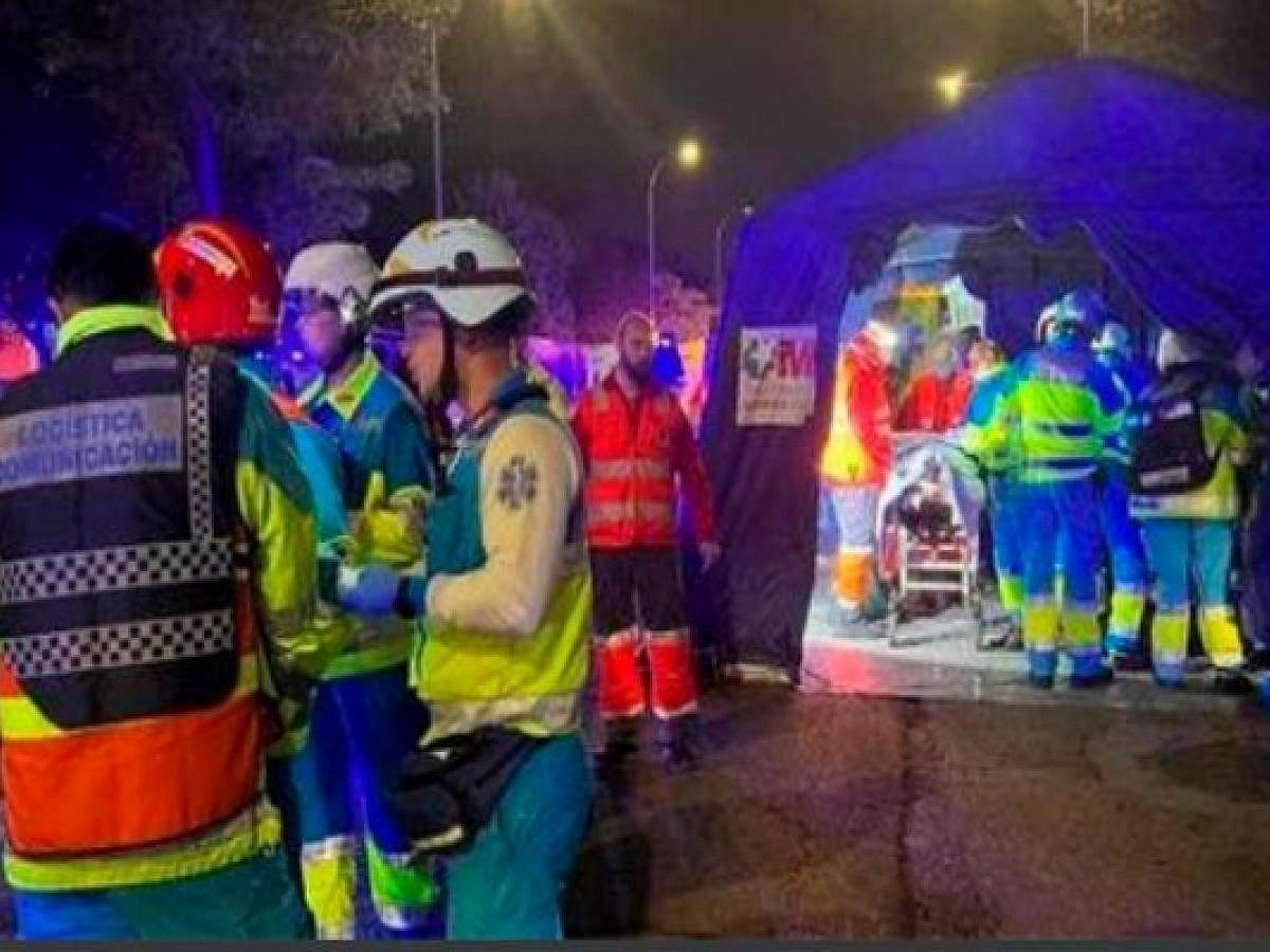 நடுரோட்டில் அடிதடி சண்டை.. அதி வேகமாக வந்த கார் மோதியதில் 70 வயது மூதாட்டி உட்பட 4 பேர் பலி !