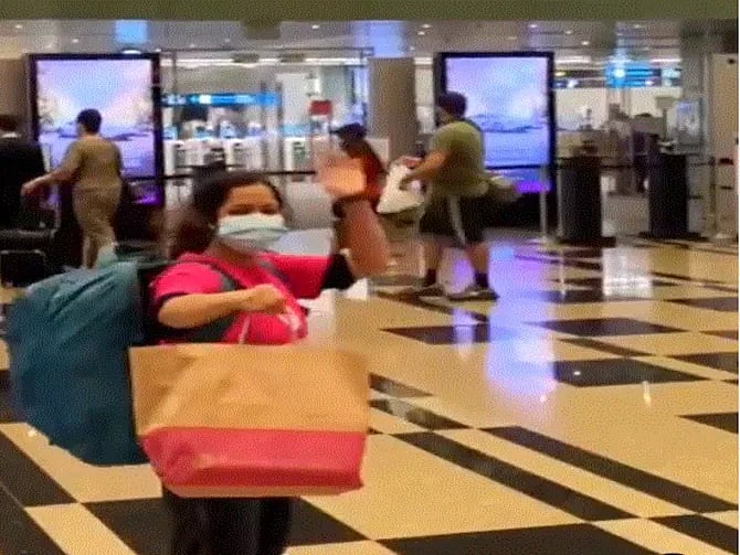 சிங்கப்பூர் To அண்டார்டிகா : 30,000 கி.மீ பயணம் செய்து உணவு டெலிவரி..சாதனை படைத்த சென்னை மாணவி !