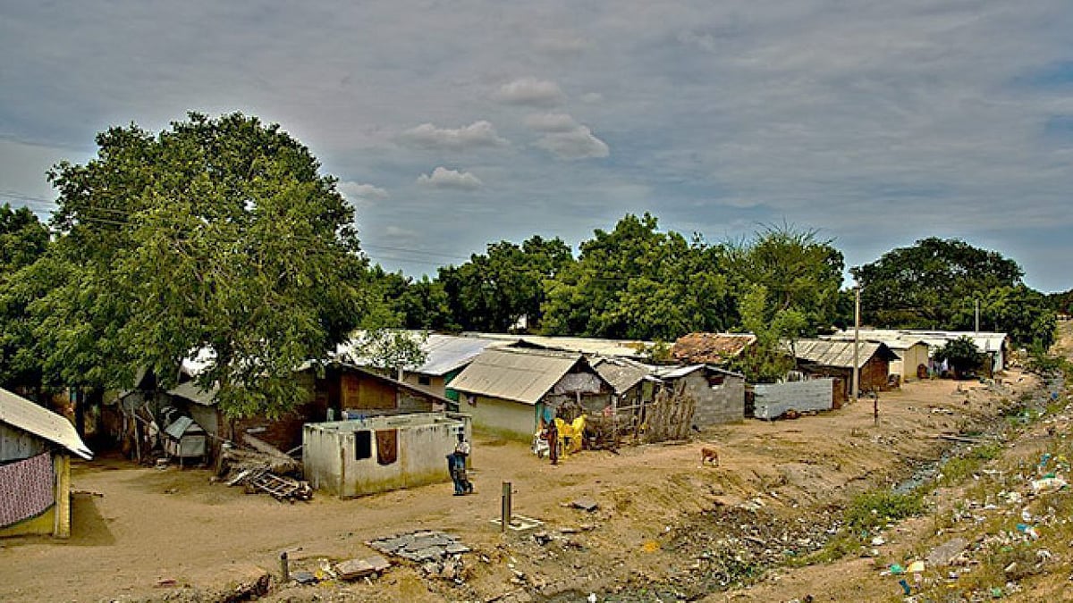 நடு கடலில் கவிழ்ந்த கப்பல்.. வியட்நாமில் தற்கொலைக்கு முயன்ற இலங்கை அகதிகள்.. பின்னணி என்ன ?
