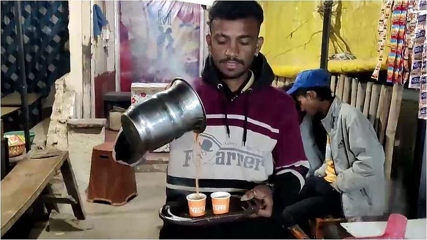 “காதல் தோல்வியுற்றவர்களுக்கு மட்டும் ரூ.5க்கு ஸ்பெஷல் டீ” -கல்லூரி மாணவர் அமைத்த டீ கடையின் சுவாரஸ்ய கதை!