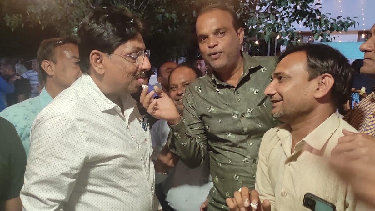 நூற்றுக்கணக்கானோரை பலிவாங்கிய பால விபத்து.. சம்பவத்தன்று கோலாகலமாக பிறந்தநாள் கொண்டாடிய குஜராத் அமைச்சர்!