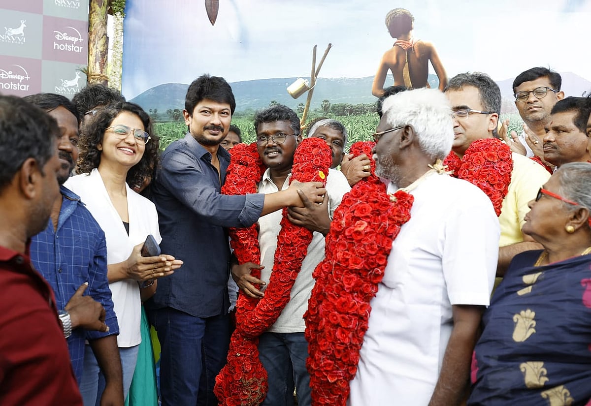 மாரி செல்வராஜ் இயக்கும் ‘வாழை’ திரைப்படம் - கிளாப் அடித்து படப்பிடிப்பை தொடங்கி வைத்த உதயநிதி ஸ்டாலின் !