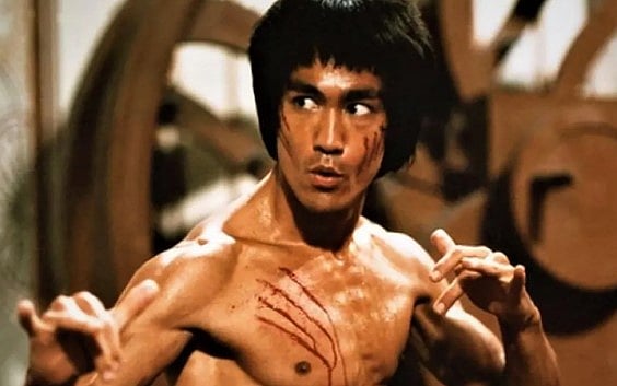 அதிகமாக தண்ணீர் குடித்ததே காரணம்.. புரூஸ் லீ மரணத்தில் 50 ஆண்டுக்குப் பிறகு வெளியான பரபரப்பு தகவல்!