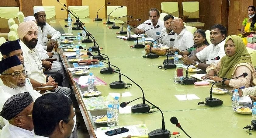 ஆங்கிலம் தெரியும், இந்தியில் பேச தெரியாதா? -இந்தி திணிப்பில் ஈடுபட்ட டெல்லி அதிகாரி.. பரபரப்பில் புதுவை !