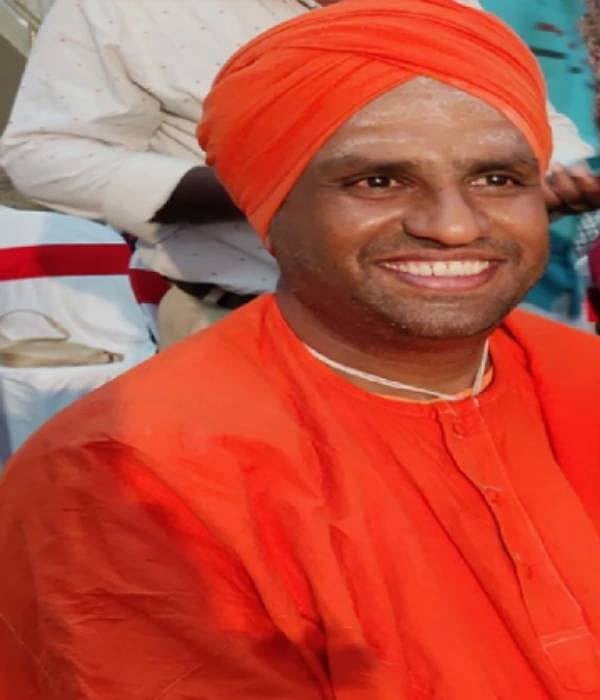 கர்நாடகாவை உலுக்கிய HoneyTrap.. Record செய்யப்பட்ட ஆபாச வீடியோ! இளம் பெண்ணிடம் ஏமாந்த மடாதிபதி தற்கொலை!