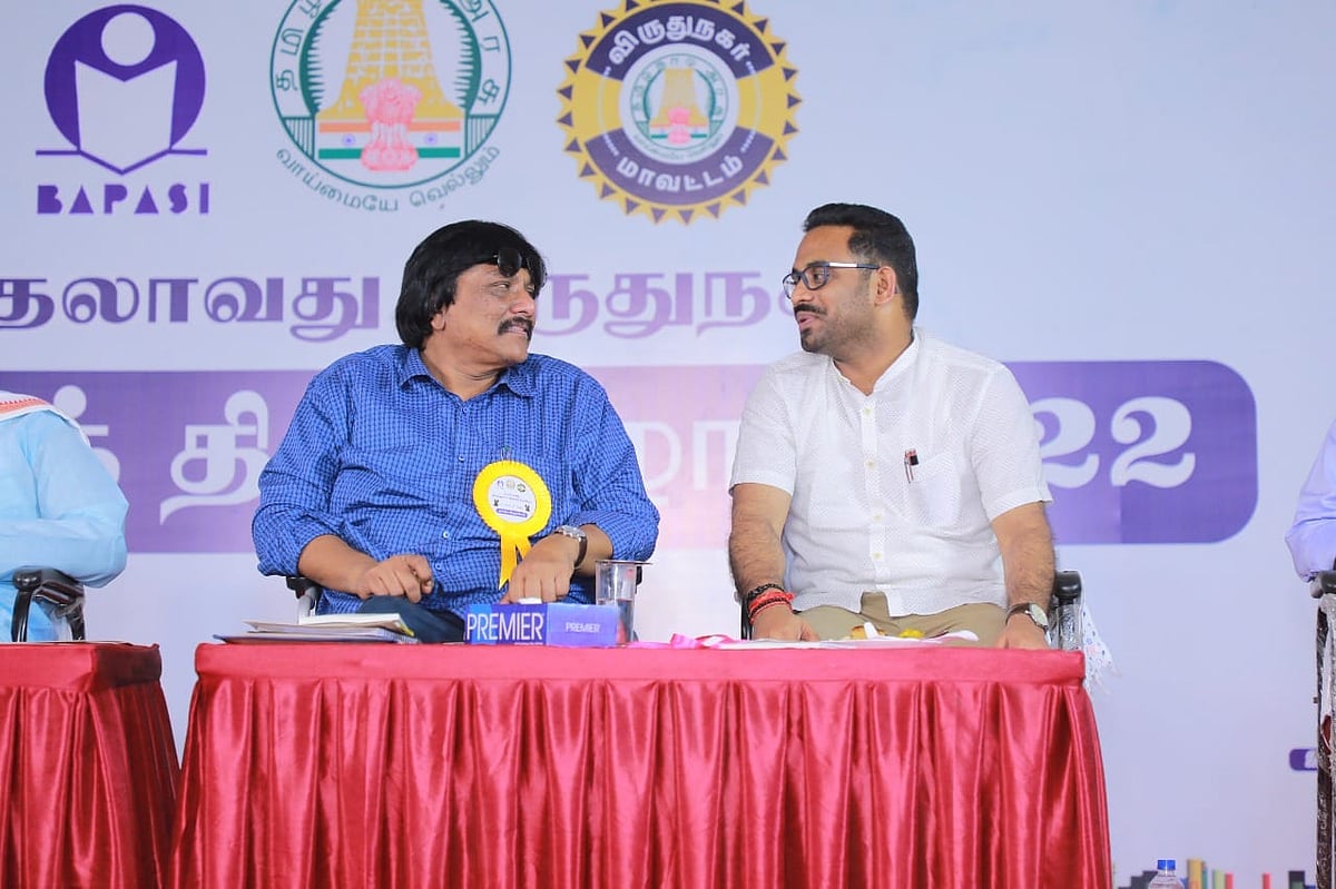 புத்தக கண்காட்சியை பெரும் திருவிழாவாக மாற்றிவிட்டார்.. மாவட்ட ஆட்சியரை பாராட்டிய கவிஞர் மனுஷ்யபுத்திரன் !