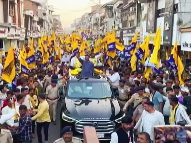 ஆம் ஆத்மி பிரச்சாரத்தில் கல்வீசிய தாக்குதல் நடத்திய பாஜக.. சிறுவனின் காயத்தால் குஜராத்தில் பரபரப்பு!