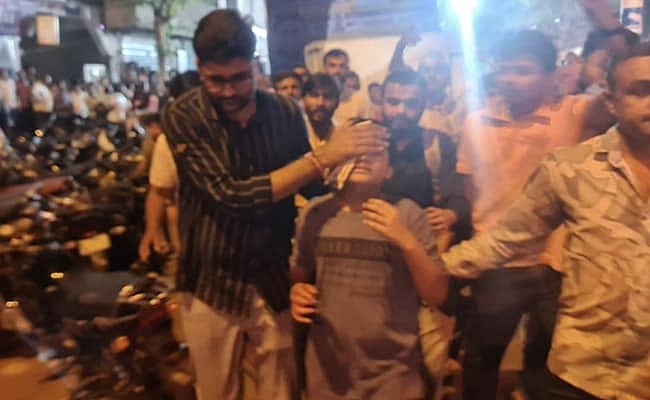 ஆம் ஆத்மி பிரச்சாரத்தில் கல்வீசிய தாக்குதல் நடத்திய பாஜக.. சிறுவனின் காயத்தால் குஜராத்தில் பரபரப்பு!