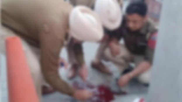 நீதிமன்றம் அருகே நின்றிருந்த  இளம் பெண் சுட்டுக்கொலை.. பட்டப்பகலில் பஞ்சாபில் நடந்த கொடூரம்!