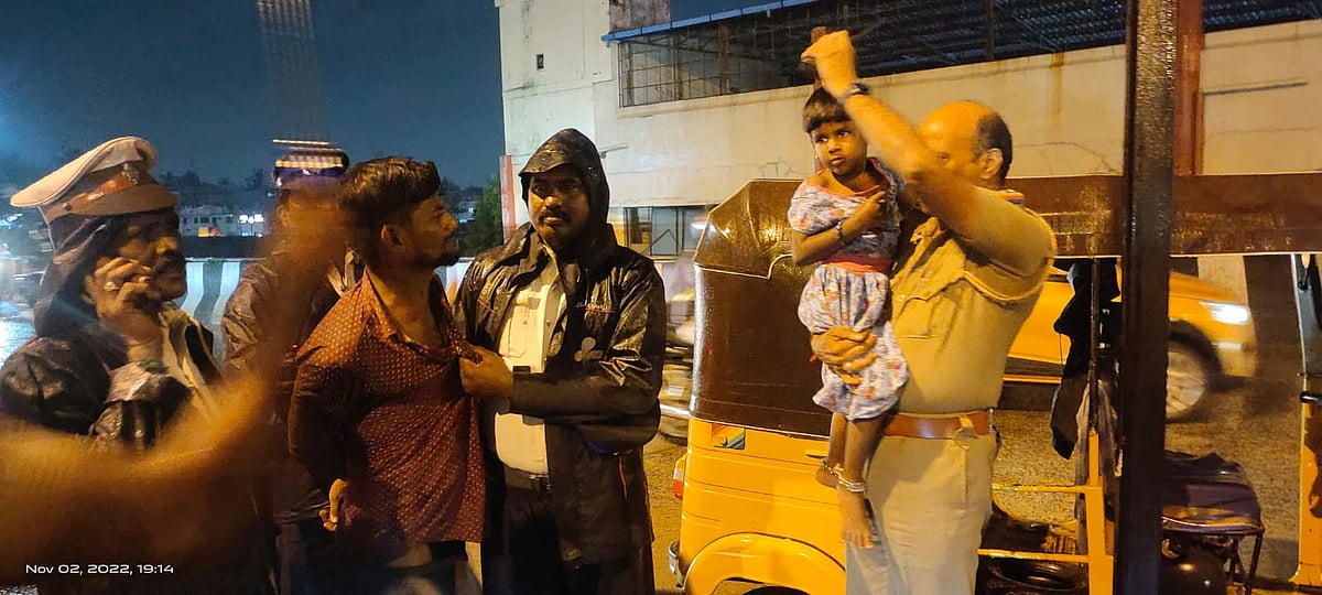 ஆட்டோவில் கடத்தப்பட்ட சிறுமி.. ஒரு மணி நேரத்தில் மீட்டு பெற்றோரிடம் ஒப்படைத்த சென்னை போலிஸ்!