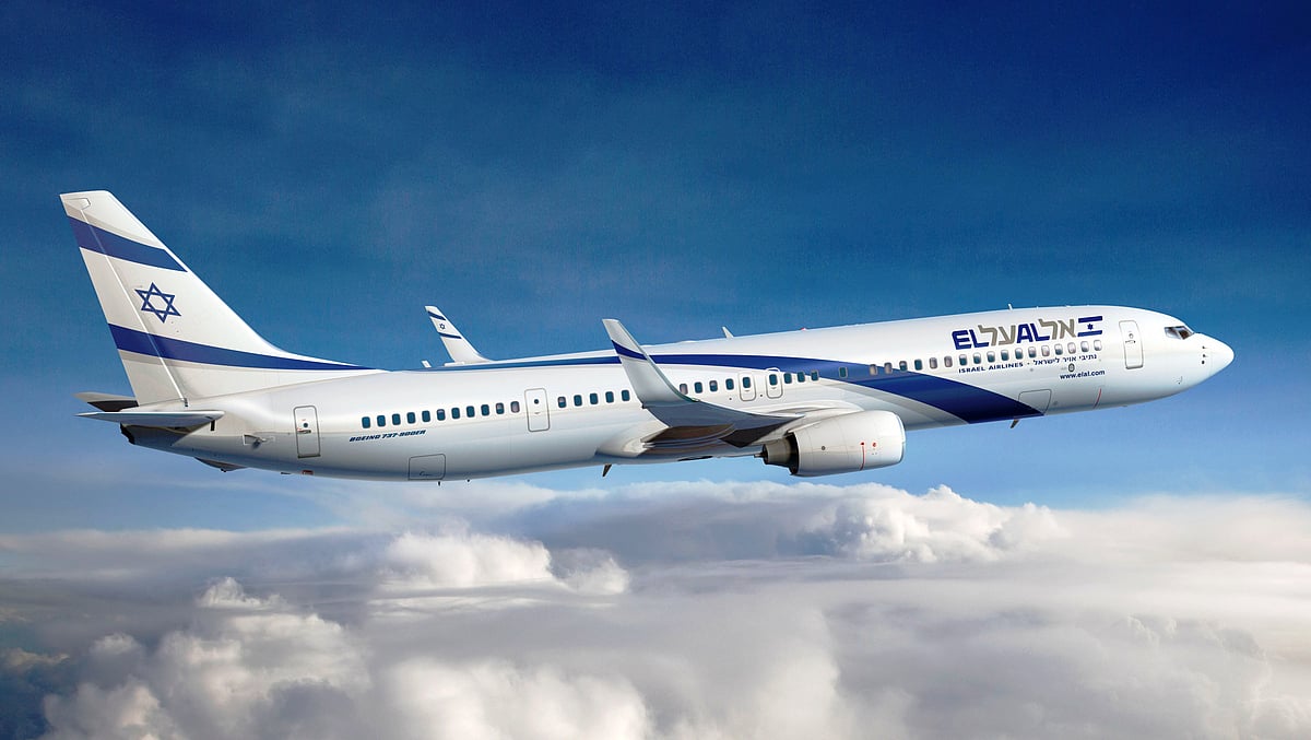 விமானத்தில் திடீரென அலறிய அலாரம்.. பதறிய பயணிகள்.. சிகரெட்டால் நேரவிருந்த பெரும் விபத்து தவிர்ப்பு ! 