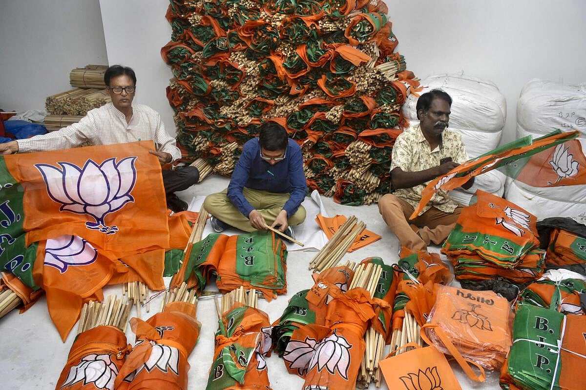 மீண்டும் சீட் கிடைக்காத 38 MLA-க்கள் சுயேச்சையாக போட்டி?.. சிக்கலில் பாஜக: சூடுபிடிக்கும் குஜராத் தேர்தல்