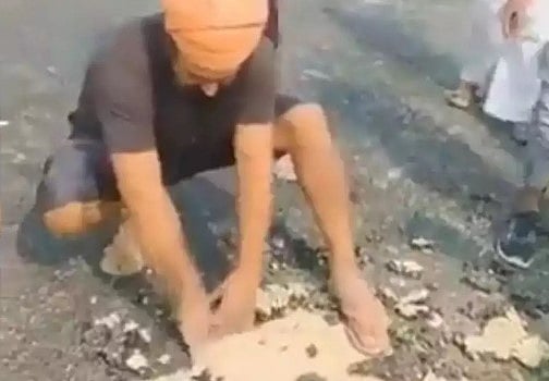 ரூ.3 கோடிக்கு புதிய தார்ச்சாலை.. கைகளாலே பெயர்த்து எடுத்த இளைஞர்: வெளிச்சத்திற்கு வந்த BJP அரசின் ஊழல்!