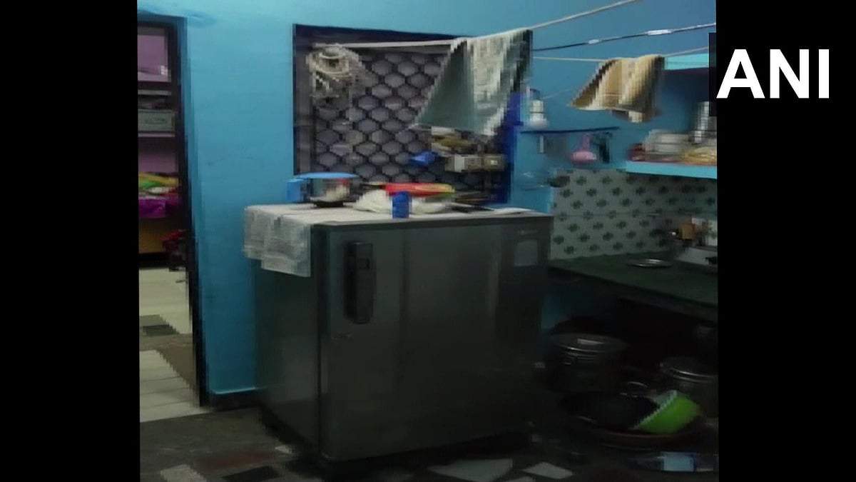 பிரிட்ஜில் இருந்த 22 துண்டுகள்.. மகனோடு சேர்ந்து கணவரை கொலை செய்த மனைவி.. டெல்லியில் மற்றொரு கொடூரம் !