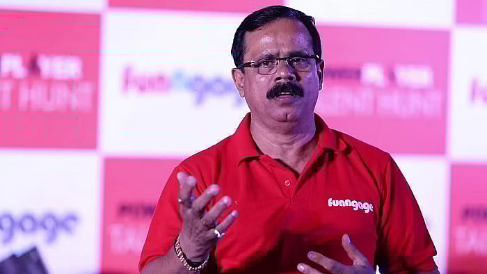 இந்திய வீரர்களுக்கு பணிச்சுமை என்றால் IPL தொடரில் ஏன் விளையாடவேண்டும்? -கொதித்தெழுந்த பயிற்சியாளர் !