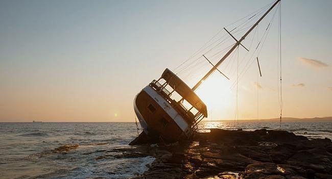 நடுக்கடலில் மூழ்கத்தொடங்கிய கப்பல்.. கூக்குரலிட்டு உதவிகேட்ட ஈழத் தமிழர்கள்.. இறுதியில் நடந்த அதிசயம் !