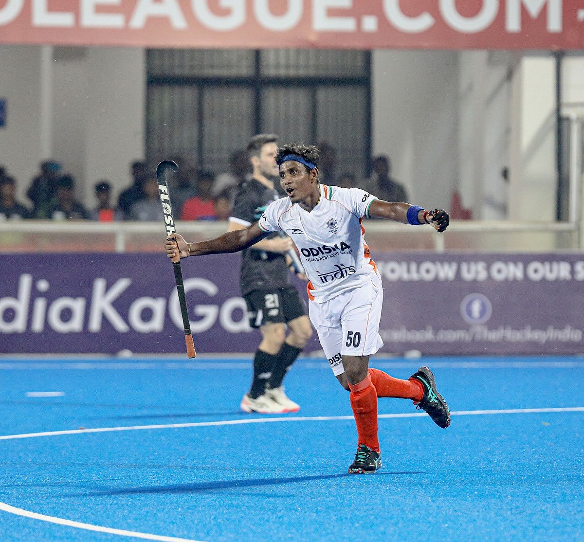 ஓட்டு வீட்டில் வாழ்ந்த இந்திய ஹாக்கி அணி வீரர்.. அடுக்குமாடி குடியிருப்பில் வீடு வழங்கிய முதலமைச்சர்!