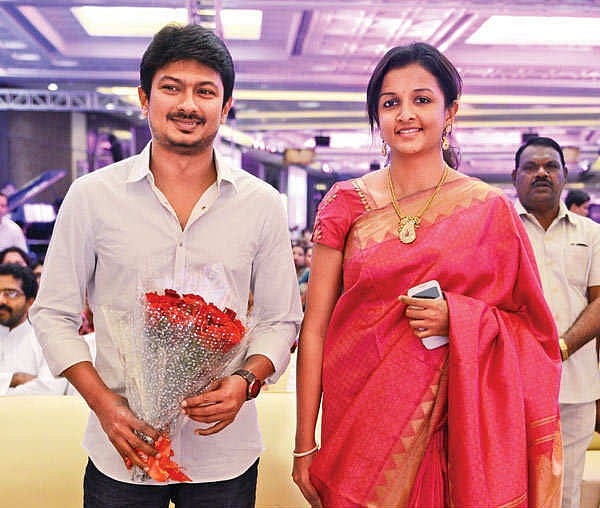 "10 வருடங்களுக்கு பிறகும் அதே தான்.." - உதயநிதிக்கு Option கொடுத்த கிருத்திகா.. கலகல ட்வீட் VIRAL !