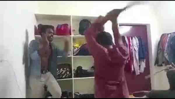 அயன் பாக்ஸில் சூடு.. PVC பைப்பால் தாக்குதல்: கல்லூரி விடுதி அறையில் மாணவருக்கு நேர்ந்த கொடூரம்!