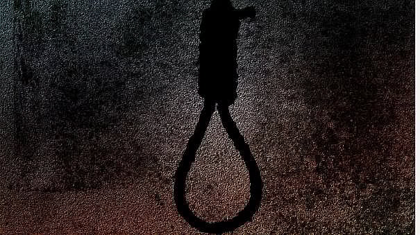 புறக்கணிக்கப்பட்ட அழைப்பு.. ஓடிக்கொண்டிருந்த TV.. VAO வீட்டில் அரசு அதிகாரிகளுக்கு காத்திருந்த அதிர்ச்சி!