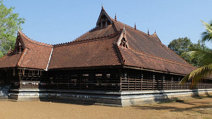 பல்கலைக்கழக வேந்தர் பதவியில் இருந்து ஆளுநர் நீக்கம்.. அதிரடி அறிவிப்பை வெளியிட்ட கேரள அரசு !