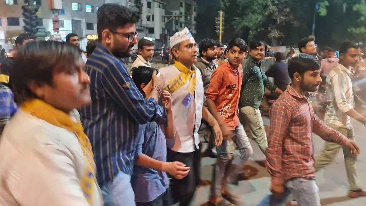 ஆம் ஆத்மி பிரச்சாரத்தில் கல்வீசிய தாக்குதல் நடத்திய பாஜக.. சிறுவனின் காயத்தால் குஜராத்தில் பரபரப்பு!