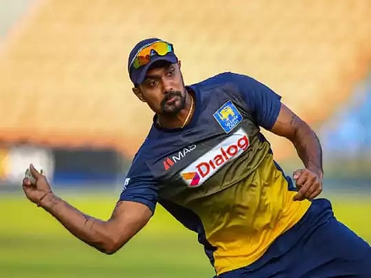 உலகக்கோப்பை அணியில் இடம்பெற்ற இலங்கை கிரிக்கெட் வீரர் அதிரடி கைது! -வெளிவந்த அதிர்ச்சி காரணம் !