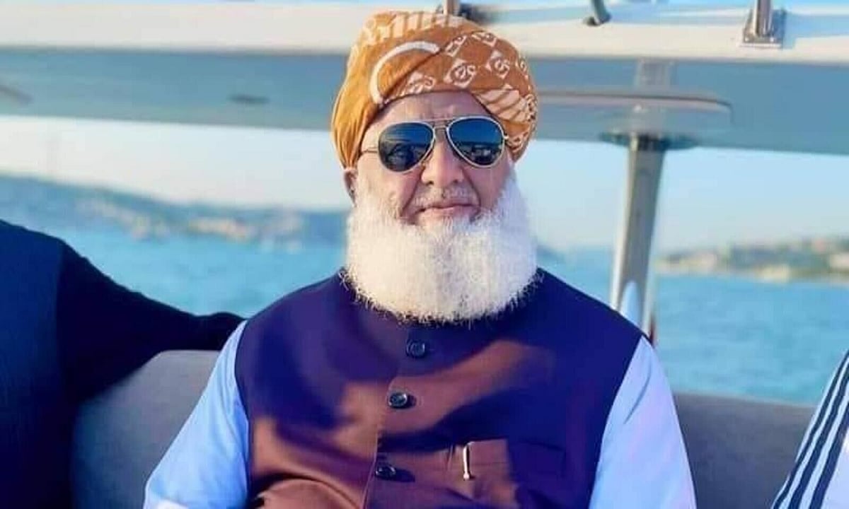 ”இம்ரான்கான், நடிப்பில் ஷாருக்கான்-சல்மான்கானை 
மிஞ்சிவிட்டார்”-பாக். அரசியல் கட்சித் தலைவர் விமர்சனம் !