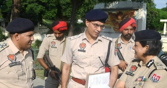 நீதிமன்றம் அருகே நின்றிருந்த  இளம் பெண் சுட்டுக்கொலை.. பட்டப்பகலில் பஞ்சாபில் நடந்த கொடூரம்!