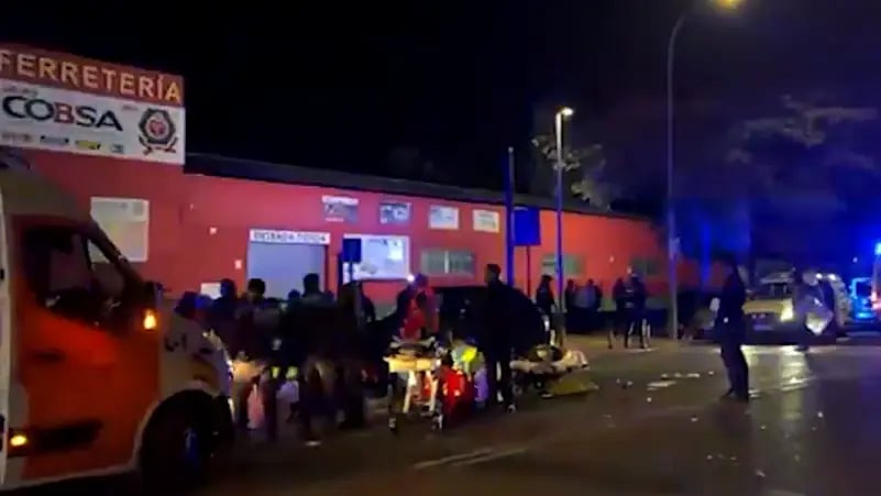 நடுரோட்டில் அடிதடி சண்டை.. அதி வேகமாக வந்த கார் மோதியதில் 70 வயது மூதாட்டி உட்பட 4 பேர் பலி !