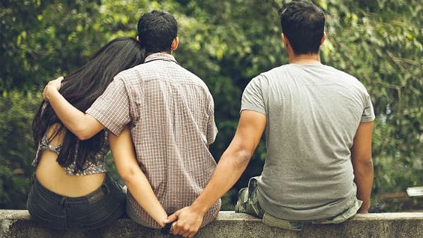 சிறுவயது நண்பனை கொடூரமாக கொன்ற இளைஞர்.. காதலி தான் காரணமா ? மகாராஷ்டிராவில் அதிர்ச்சி !