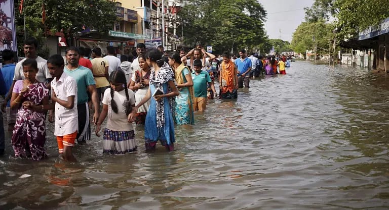“அதிமுக ஆட்சியில் மழைநீர் வடிகால் பணிகளில் நடந்த ஊழல்கள்.. மக்கள் இன்னும் மறக்கவில்லை பழனிசாமி”: முரசொலி!