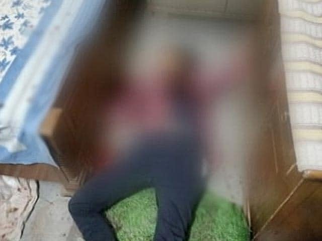 மறுவாழ்வு மையத்திற்கு அனுப்பியதால் ஆத்திரம்.. குடும்பத்தையே கழுத்தை அறுத்து கொடூரமாக கொலை செய்த இளைஞர் !