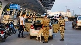 விமானம் வெடித்து சிதறும்... சென்னை விமான நிலையத்திற்கு இ-மெயிலில் வந்த வெடிகுண்டு மிரட்டல்!