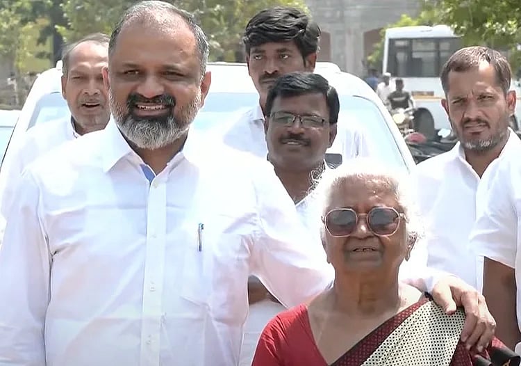 ராஜீவ் காந்தி கொலை வழக்கு :  31 ஆண்டுகளுக்கு பிறகு நளினி உள்ளிட்ட 6 பெரும் விடுதலை !