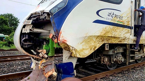 எருமை,பசுவைத் தொடர்ந்து கன்றுகுட்டி மீது மோதி வந்தே பாரத் ரயில் சேதம்.. தொடங்கிவைத்த ஒரே வாரத்தில் சோகம்!