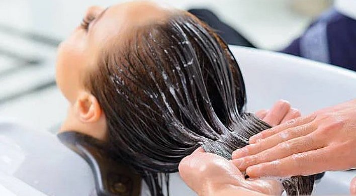 தொடர்ந்து Beauty Parlour-க்கு சென்ற பெண் பக்கவாத நோயால் பாதிப்பு.. காரணம் - அறிகுறிகள் என்ன?