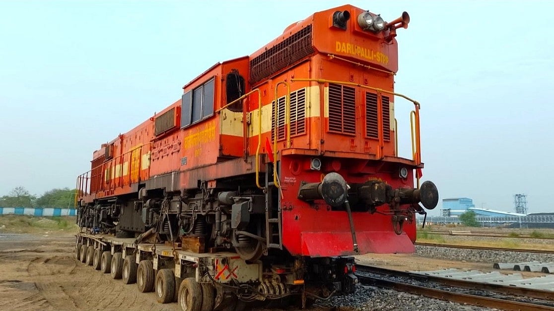 டேய்.. எப்புட்றா..!  ரயில் எஞ்சினையே பார்ட் பார்ட்டாக கழற்றி ஆட்டையை போட்ட கும்பல்:  பீகாரில் பகீர்!