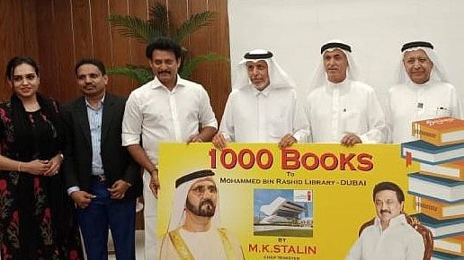 துபாயில் 'புத்தக' வடிவில் பிரம்மாண்ட நூலகம்.. 1000 தமிழ் புத்தகங்கள் : அசத்திய அமைச்சர் அன்பில் மகேஸ்!